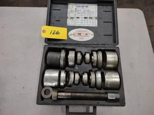 lot 126 image: Hub-Shark Set...
