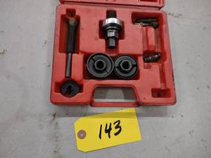 lot 143 image: Astro 7847 Power Steering Puller Se...