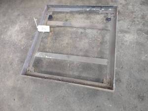 lot 592 image: Angle Iron Cart, 32x30...