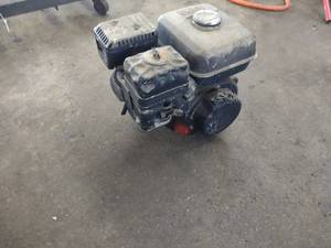 lot 595 image: 5 hp. Honda Snow Blower Engine, Run...