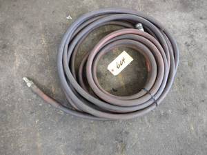 lot 604 image: 34 Air Hose...