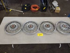 lot 614 image: (4) Oldsmobile Hub Caps, 14...
