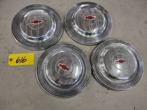 lot 616 image: (4) Chevy Hub Caps...