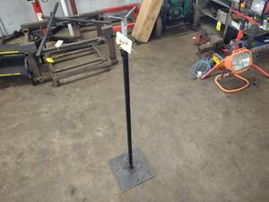 lot 624 image: Under Hoist Adjustable Stand...
