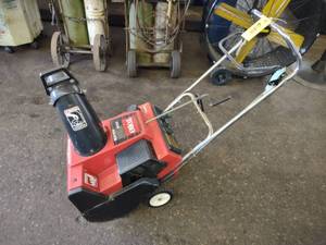lot 635 image: Toro CCR2000 4.5 hp. Snow Blower...