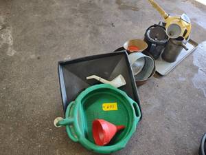 lot 638 image: Oil Drain Pans, Dispensers, & Funne...