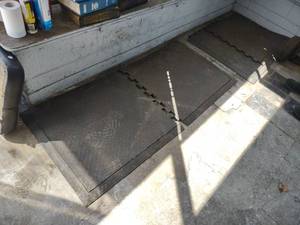 lot 661 image: Anti Fatigue Floor Mats...