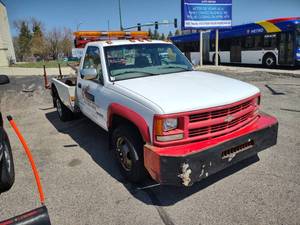 lot 1 image: 1999 Chevy Tow Truck