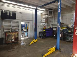 lot 8 image: Rotary 2-Post Hoist, 10,000 lb. Cap...