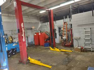 lot 9 image: Challenger 2-Post Hoist, 9,000 lb. ...