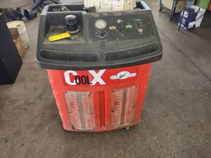 lot 17 image: White Cool X Coolant Flush Machine...