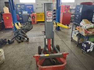 lot 21 image: Gray TNT-550 14,000 lb. Truck-n-Tra...