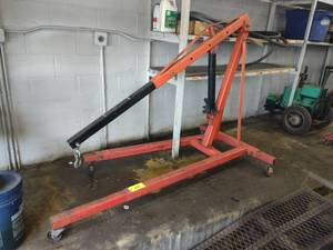 lot 26 image: 2-Ton Cherry Picker...