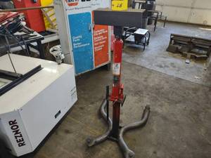 lot 28 image: ATD 8-Ton Long Jack, with Accessori...
