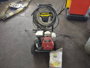 lot 31 image: Brute 3000 PSI Gas Powered Pressure...
