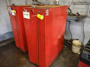 lot 38 image: Oil Tank with Graco Air Pump, 42x24...