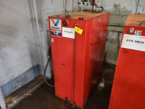 lot 39 image: Oil Tank with Alemite Air Pump, 42x...