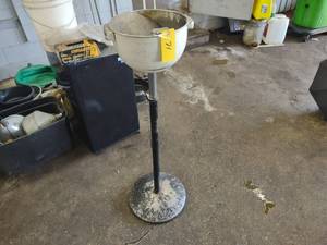 lot 71 image: Graco Waste Oil Drain...