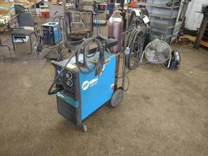 lot 80 image: Miller Millermatic 251 Internal Wir...