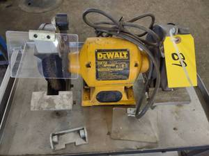 lot 89 image: Dewalt H.D. 8 Bench Grinder...