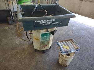 lot 49 image: Renegade Water Based Parts Washer, ...