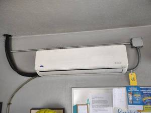 lot 93 image: Carrier Split Unit Air Conditioner