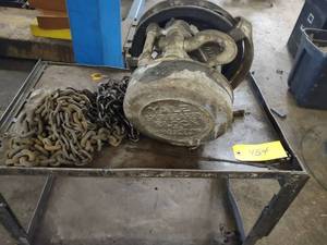 lot 454 image: Yale 1 Ton Chain Hoist...