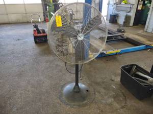 lot 478 image: Maxx Air 30 Pedestal Fan...