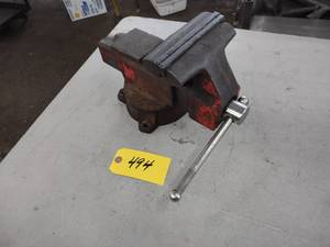 lot 494 image: 6 Swivel Vise...