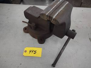 lot 495 image: 6 12 Swivel Vise...