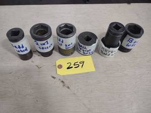 lot 259 image: 34 Impact Sockets...