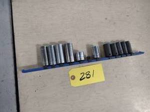 lot 281 image: 12 Sockets...