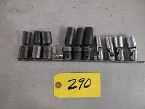 lot 290 image: 38 Swivel Sockets...