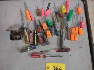 lot 362 image: Screwdrivers...
