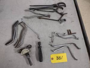 lot 381 image: Assorted Brake Tools...