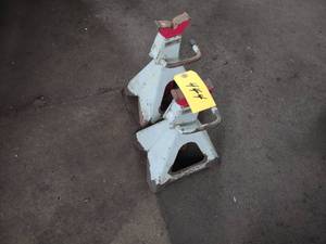 lot 444 image: (2) Larin 6 Ton Jack Stands...