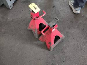 lot 445 image: (2) Big Red 6 Ton Jack Stands...