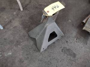 lot 446 image: (1) 5 Ton Jack Stand...