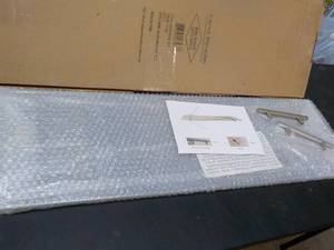 lot 7 image: acrylic bath caddy