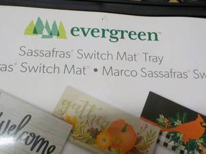 lot 13 image: Evergreen Sassafras Decorative Mats