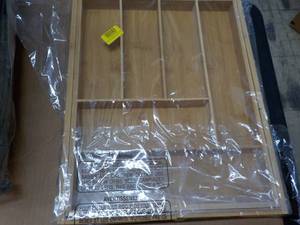 lot 22 image: expandable utility drawer