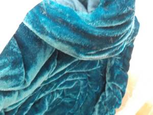 lot 27 image: king size comforter set