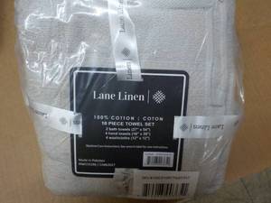 lot 29 image: Lane Linen 10 piece towel set