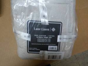 lot 30 image: Lane Linen 10 piece towel set