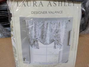 lot 36 image: Laura Ashley valance