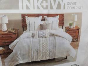 lot 72 image: kingCali king duvet cover set