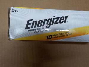 lot 103 image: 10 D 12 Energizer batteries.