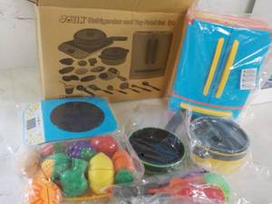 lot 110 image: Joyin Refrigerator and Toy Food Set.