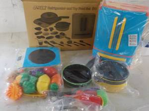 lot 112 image: Joyin Refrigerator and Toy Food Set.
