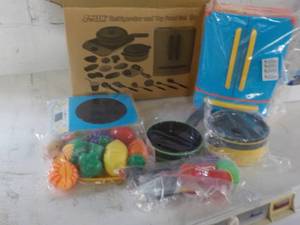 lot 113 image: Joyin Refrigerator and Toy Food Set.